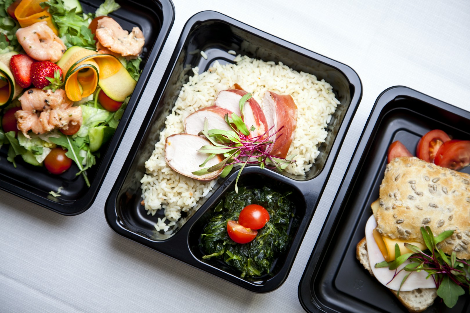 Jakie składniki powinny zawierać posiłki regeneracyjne dla aktywnych pracowników?